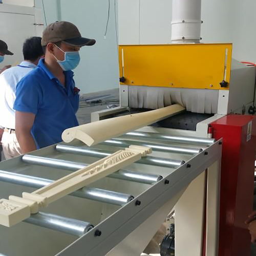 武漢輸送式平板自動噴砂機 高效去氧化皮，提升涂層附著力技術解析